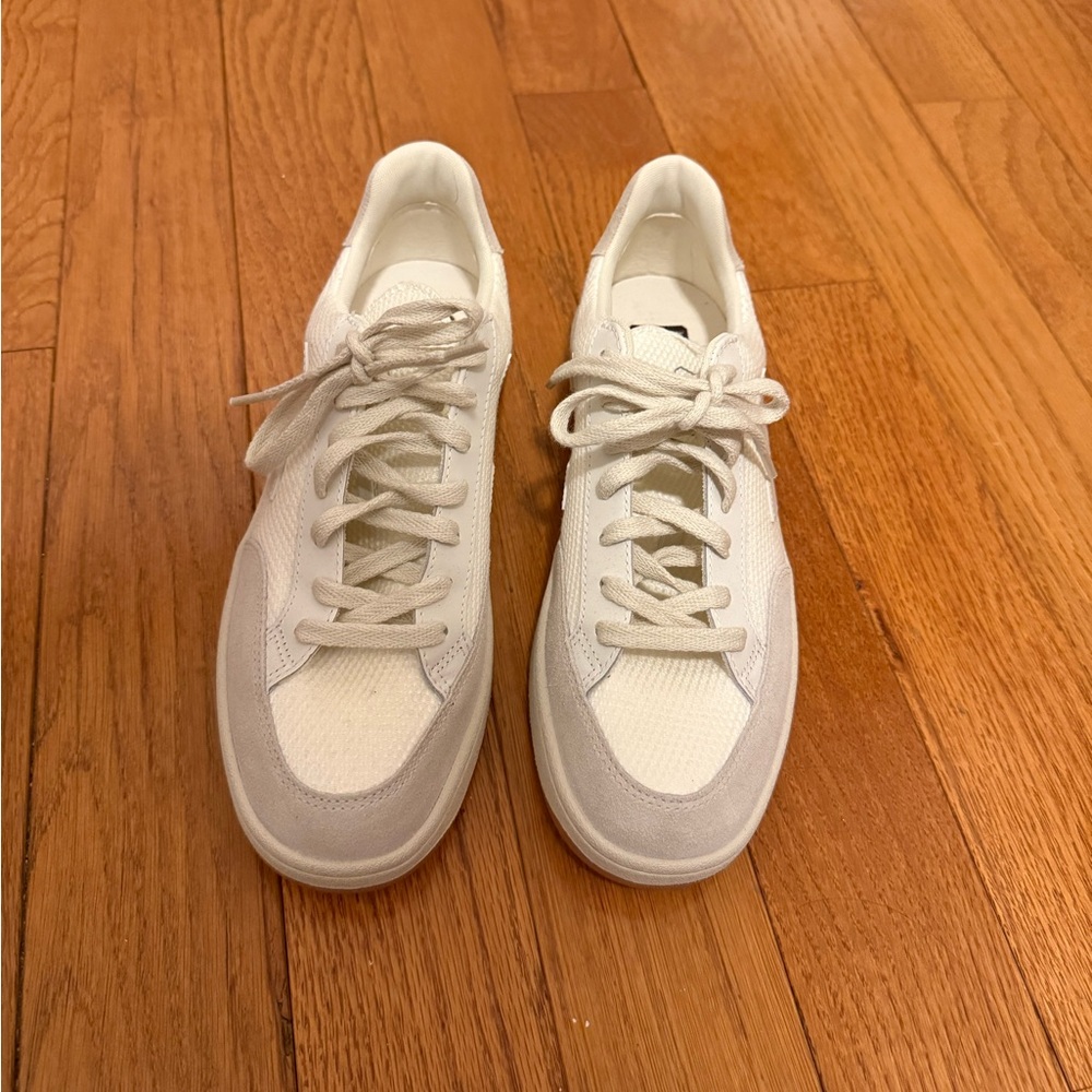 Veja 12 low top sneakers